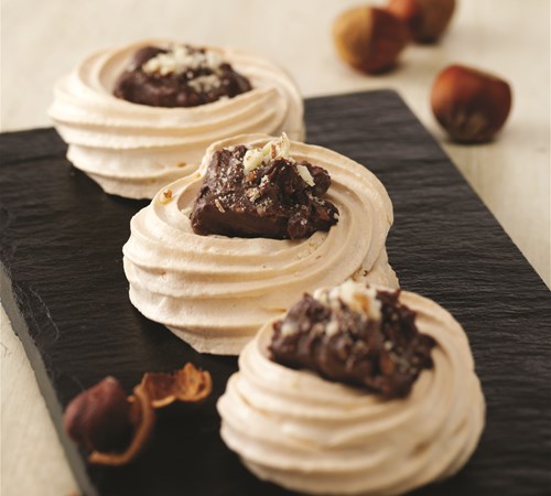 Nötmaränger med chokladkräm