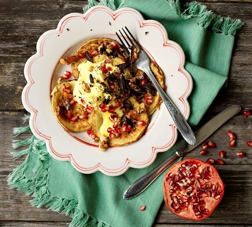 Plättar med saffranscréme och granatäpple
